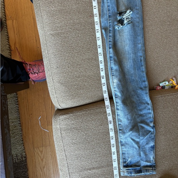 Kollar "knee-blown-out" jeans. - Picture 10 of 11